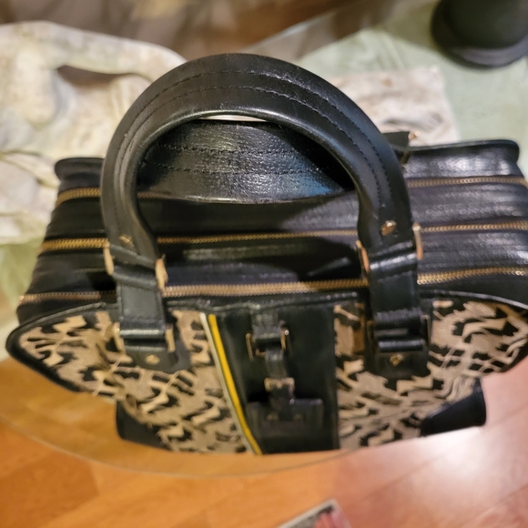 L.A.M.B. Oxford Logo 3 Compartment Zip Bag by Gwen Stefani #169 - Picture 5 of 17